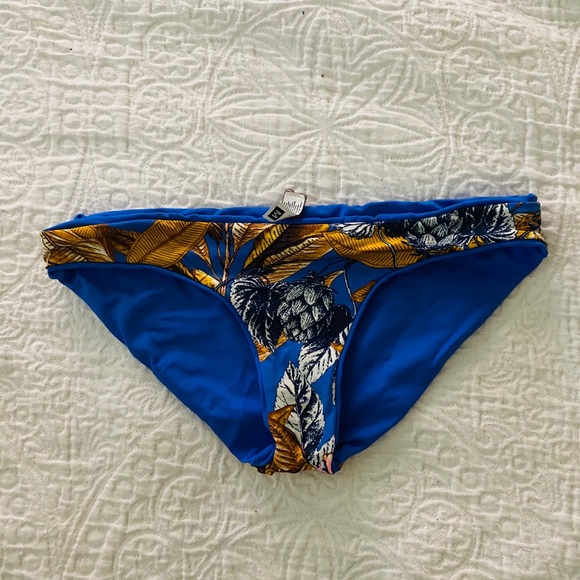 Medium reversible Maaji bottoms - Picture 3 of 4